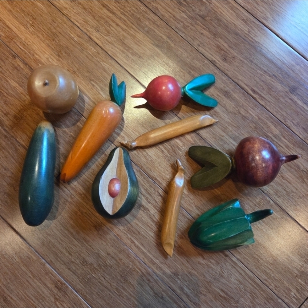 Lot of 9 Vintage MCM Wooden Fruit and Vegetable Set Toys